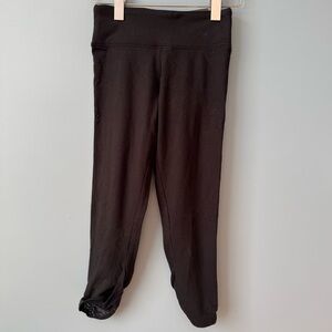 Victoria’s Secret Sport Everyday Capri Leggings in Black. NWT. Size XS